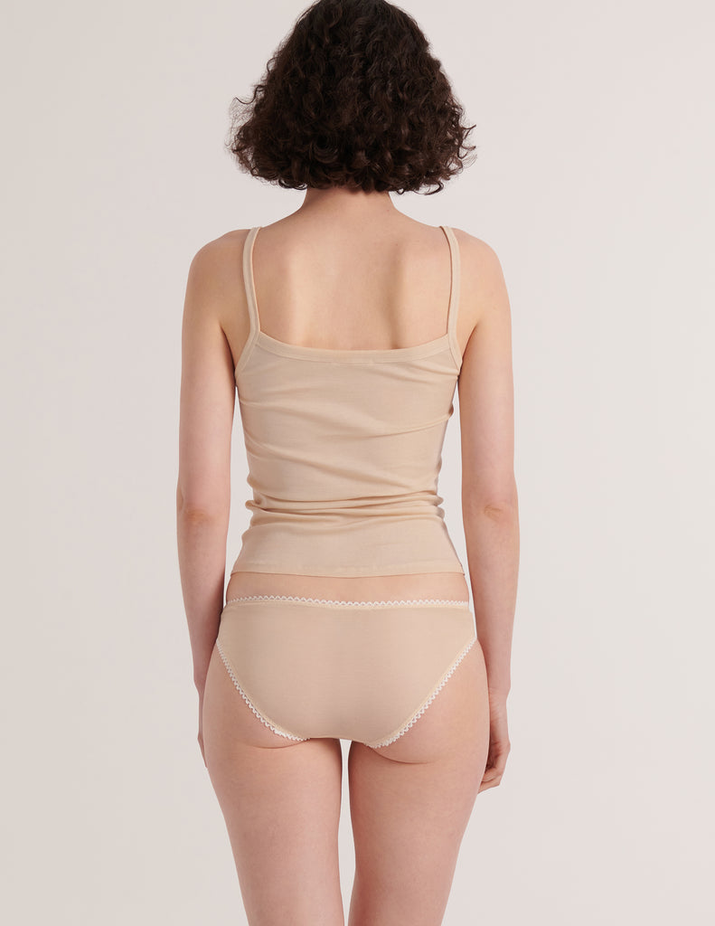 a model in the 100% organic cambra tank top and isabella panty in undyed 
